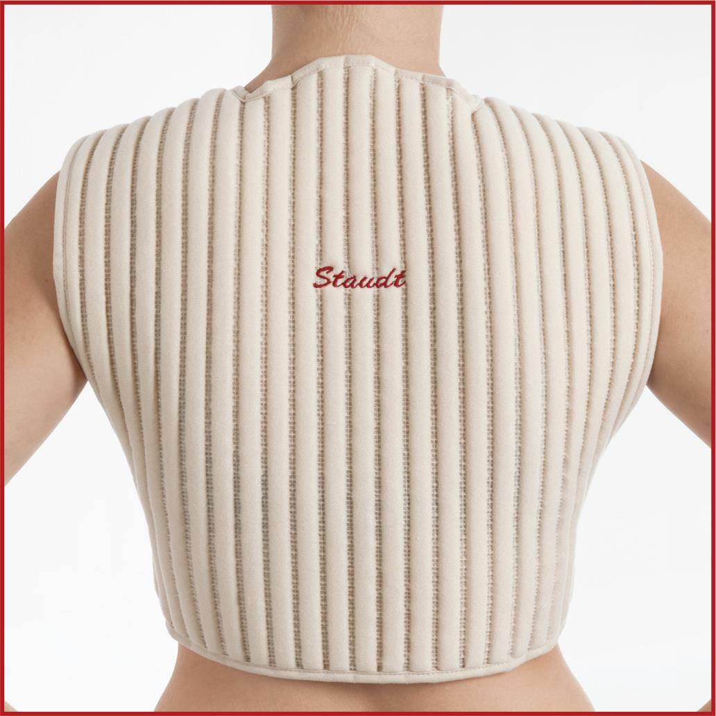 Rückansicht eines ärmellosen, gestreiften Oberteils in beige mit dem roten Schriftzug "Staudt".