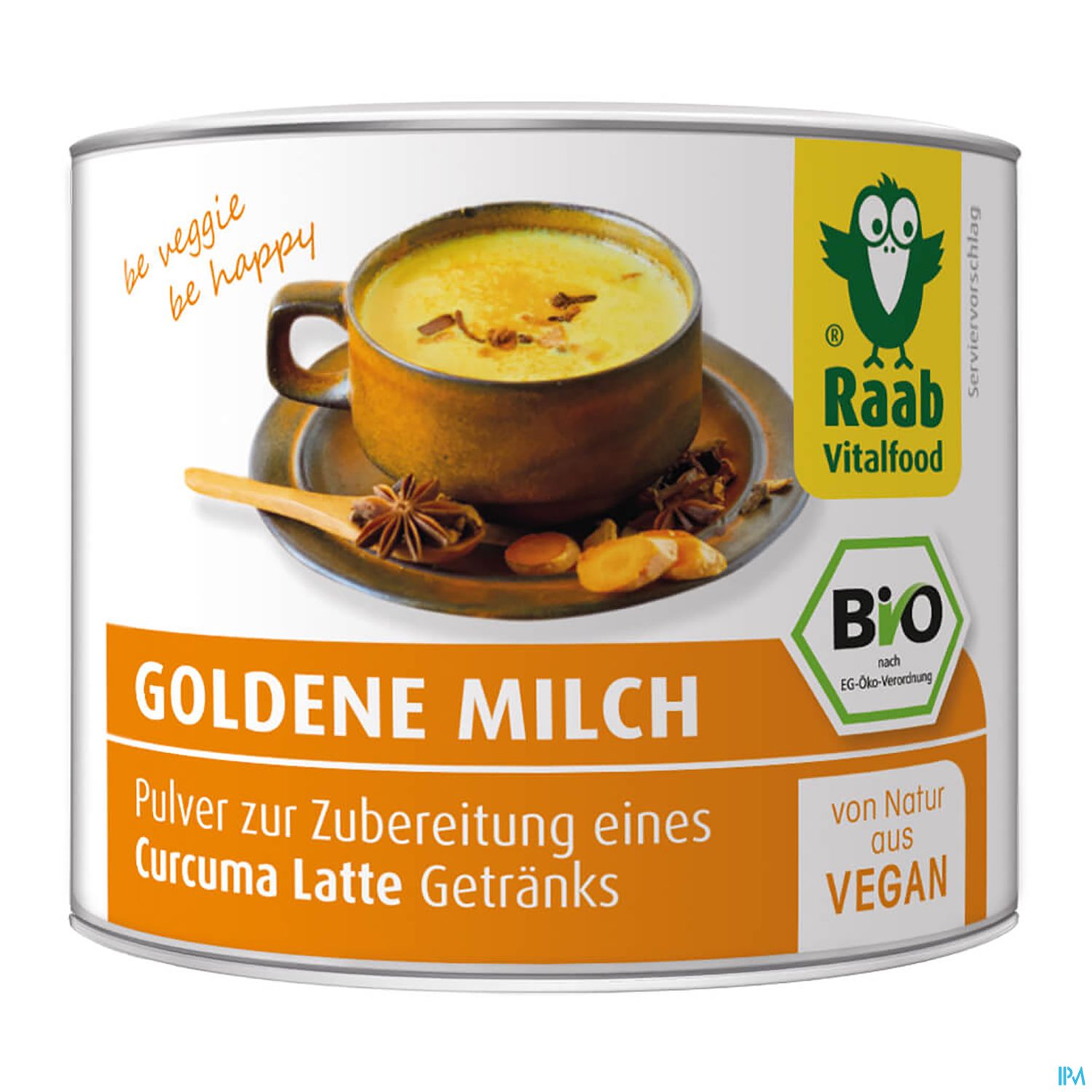 Dose mit dem Etikett "Goldene Milch", die Pulver zur Zubereitung eines Curcuma Latte enthält, neben einer Tasse mit goldenem Getränk und Gewürzen.