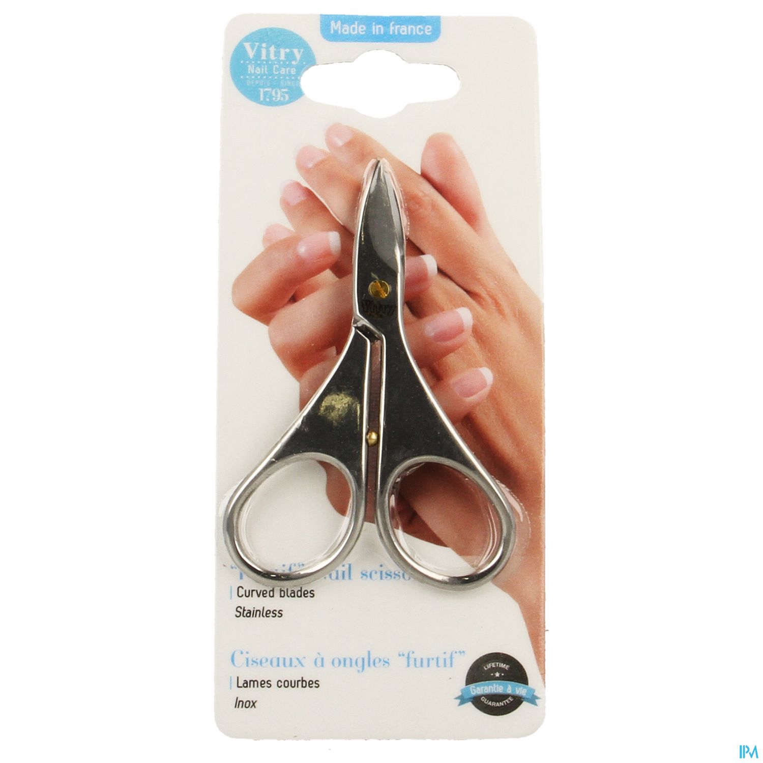 Schere für die Nagelpflege mit gebogenen Klingen, verpackt auf einer Blisterkarte.