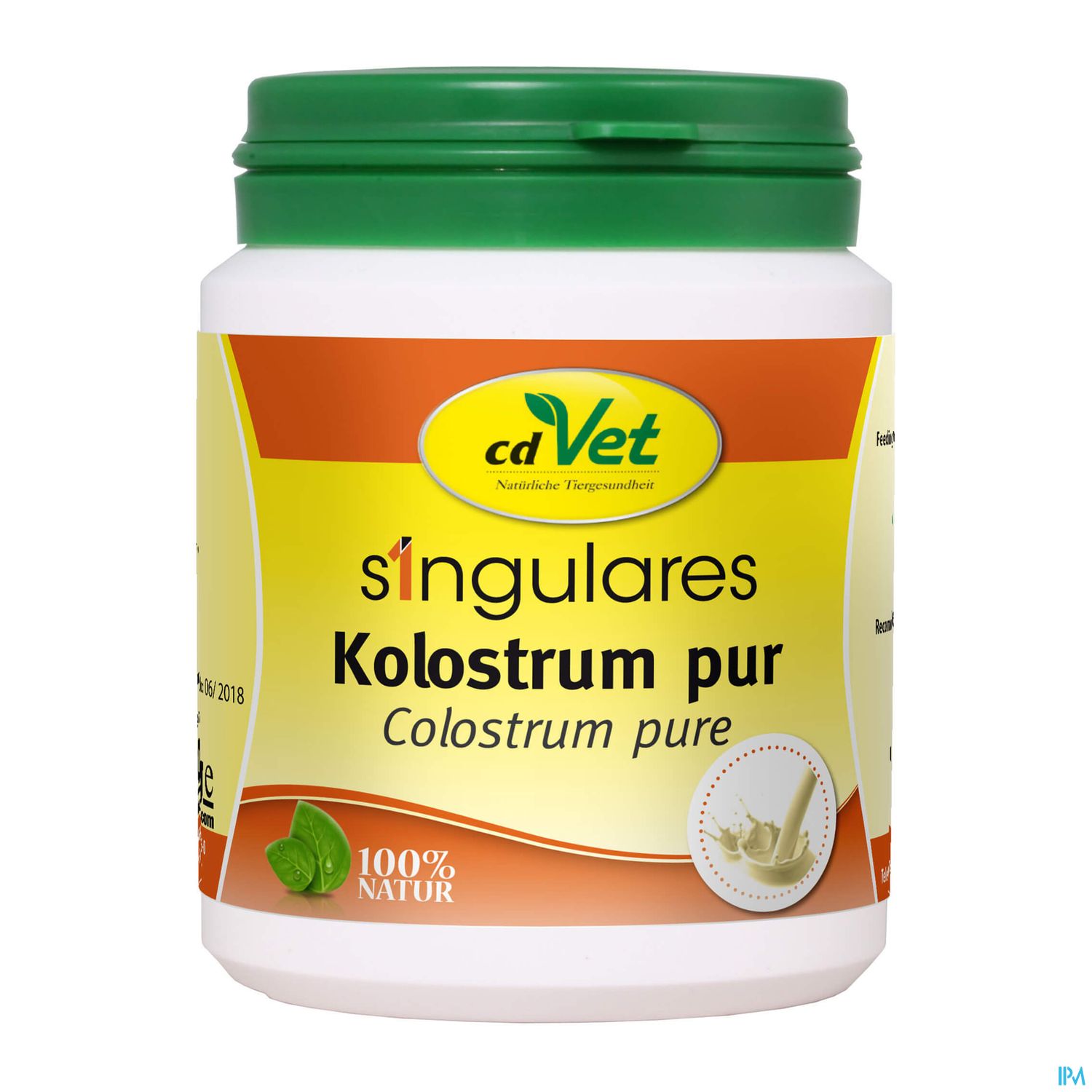 Weißes Glasgefäß mit grünem Deckel, beschriftet mit "cdVet" und "Kolostrum pur" sowie dem Hinweis "100% natur".