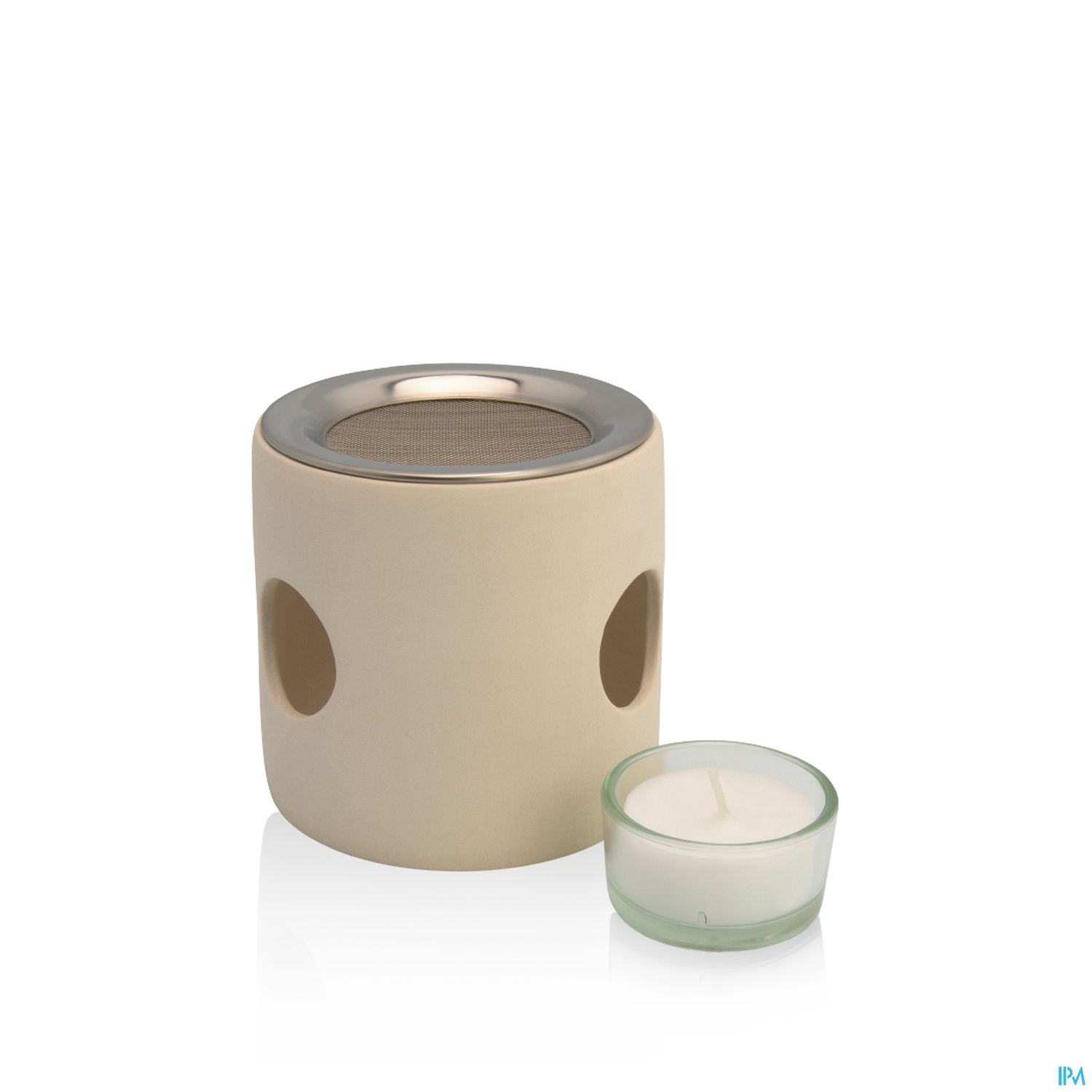 Eine elegante Duftlampe aus beige gefärbtem Material mit einem metallischen Einsatz oben und einem kleinen Teelicht in einem Glasbehälter daneben.