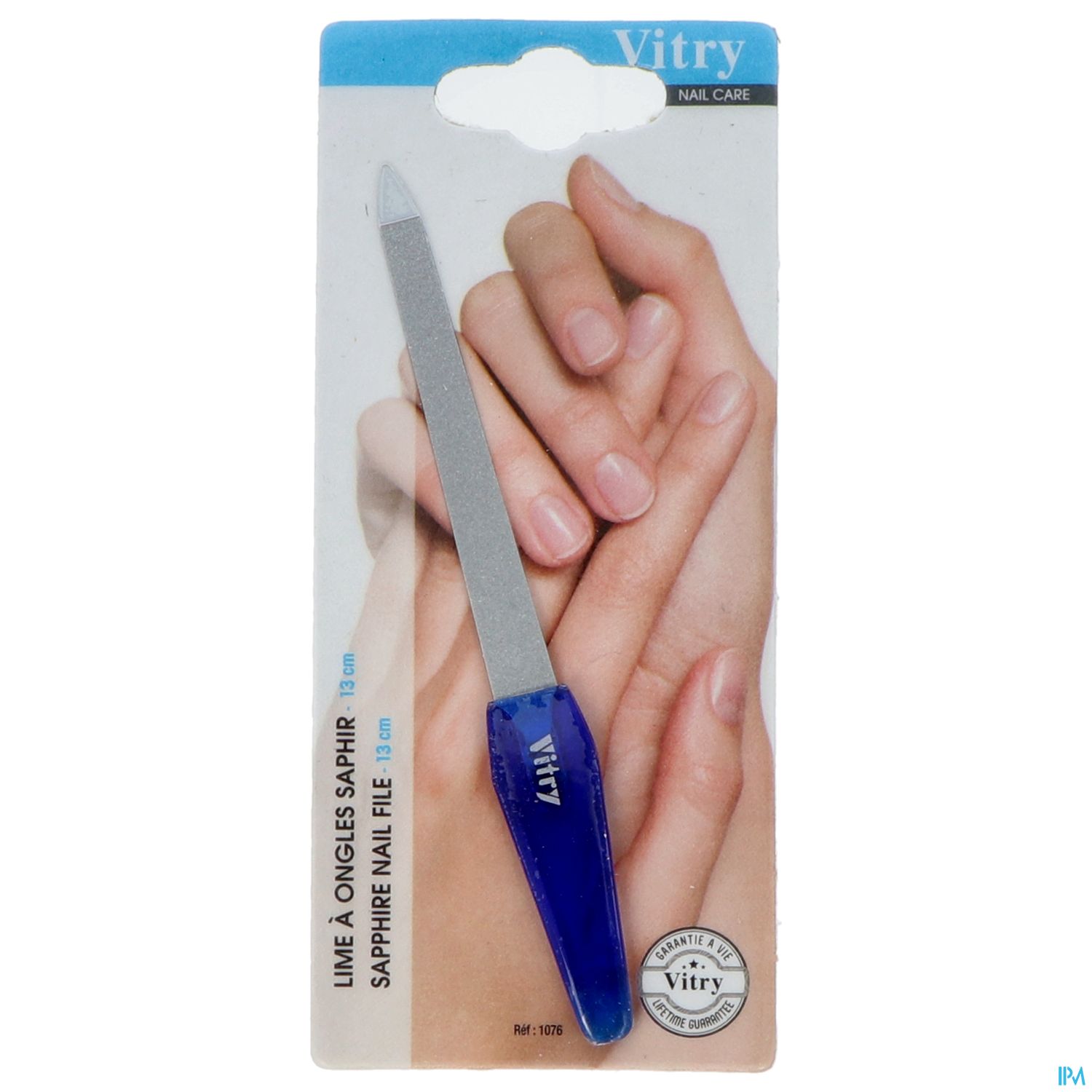Nagelfeile aus Saphir in blauer Verpackung mit abgebildeten Händen im Hintergrund.