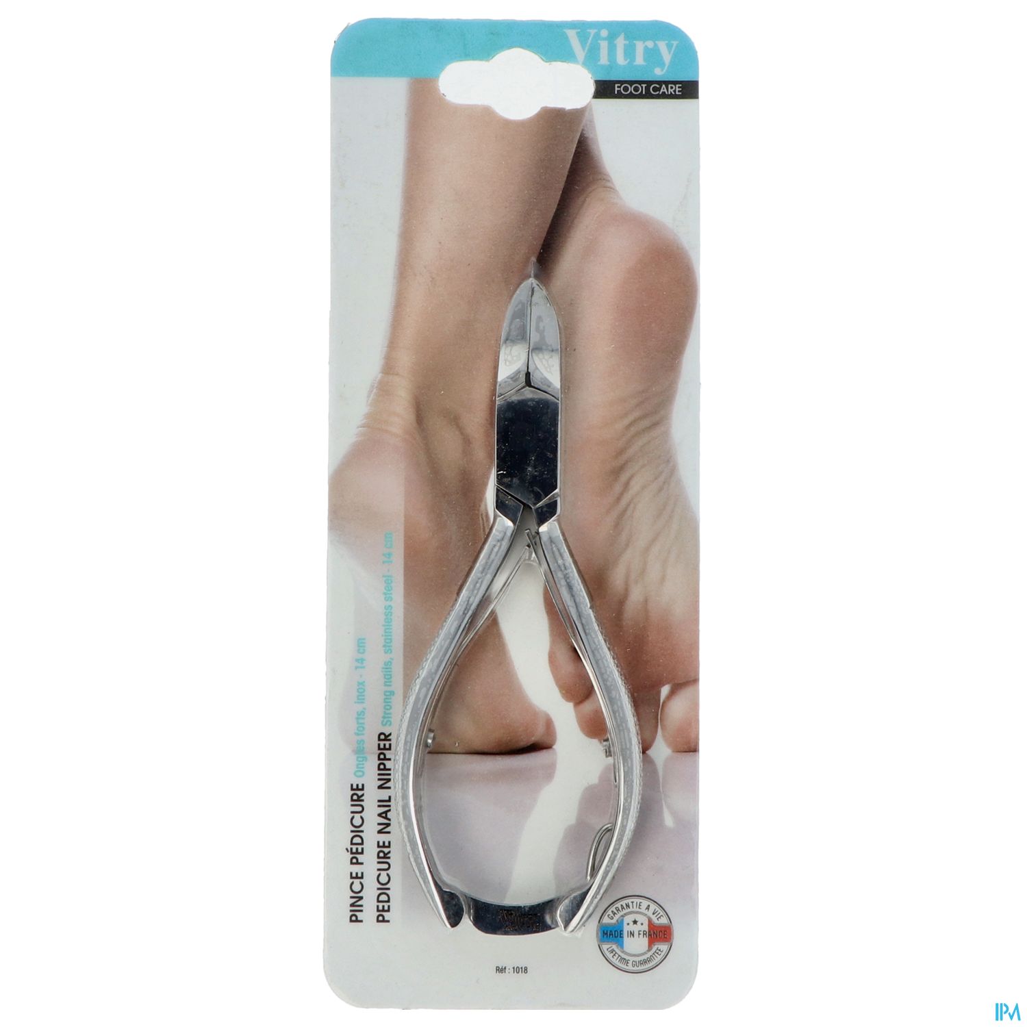 Pediküre-Nagelknipser in Verpackung, mit Fuß im Hintergrund.